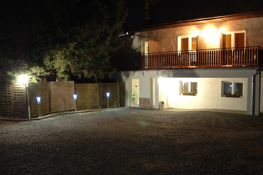 Penzion V Roklich & Apartmens V Roklich Ricany  Exterior photo